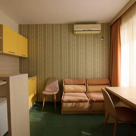 Perla First Line شقة نيسيبار