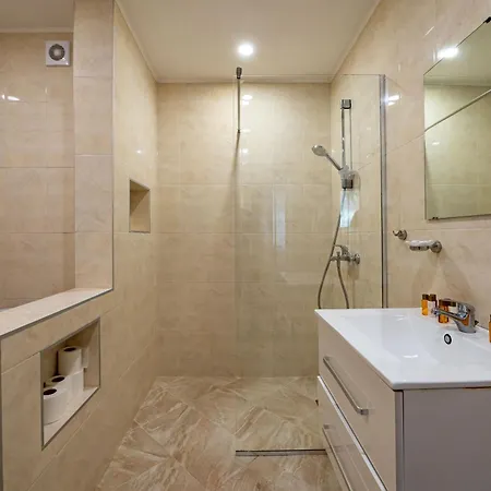 Perla First Line Апартамент *