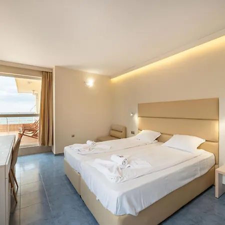 Perla First Line شقة *